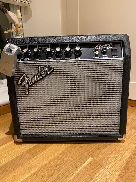 Squier Strat Fender Electric Guitar plus Fender Frontman 15Gamp