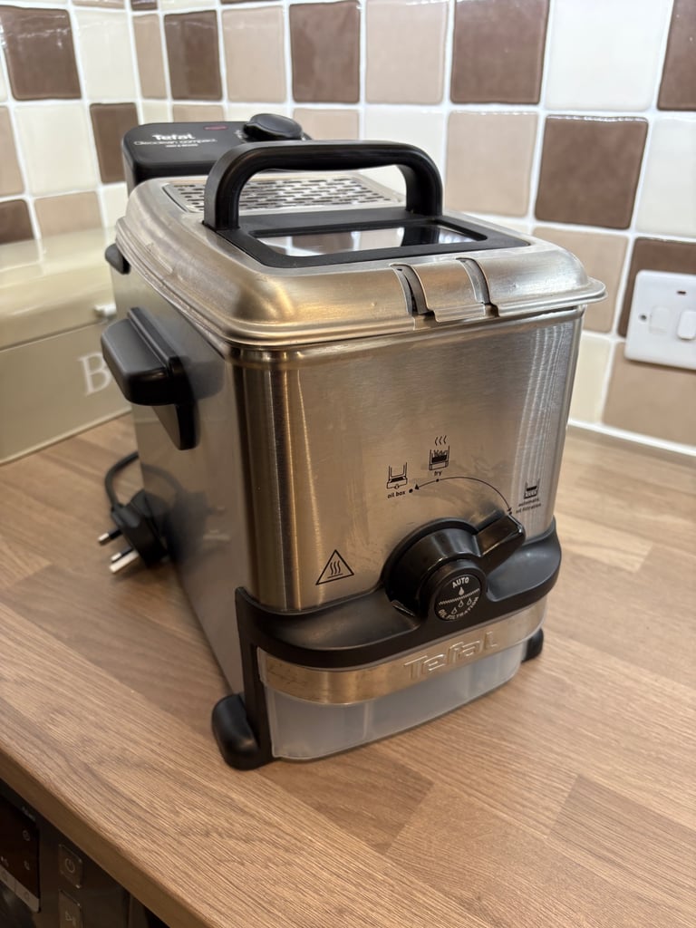 Tefal Oleoclean deep fat fryer 