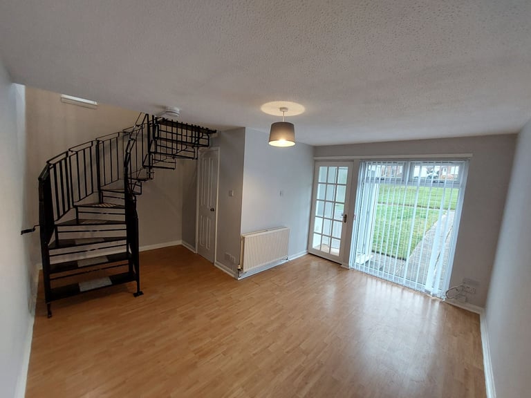 🏡 1-Bedroom Flat to Let – Peaceful Location Overlooking Hogganfield Loch