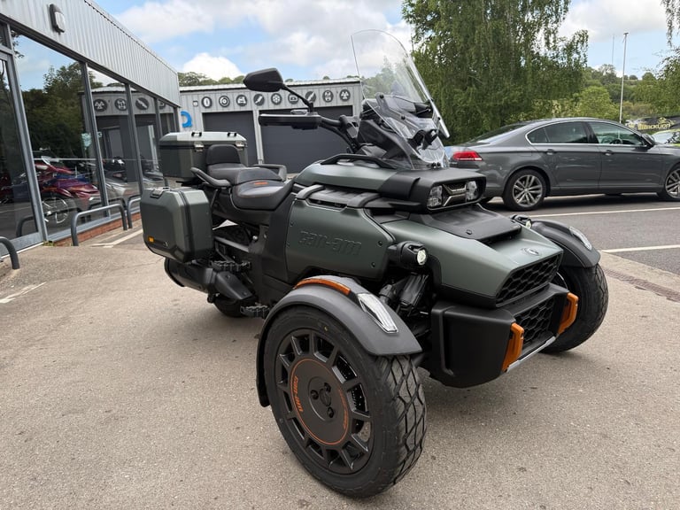 2025 Can-Am Canyon RedRock 1330cc 6 speed semi automatic Spyder trike 