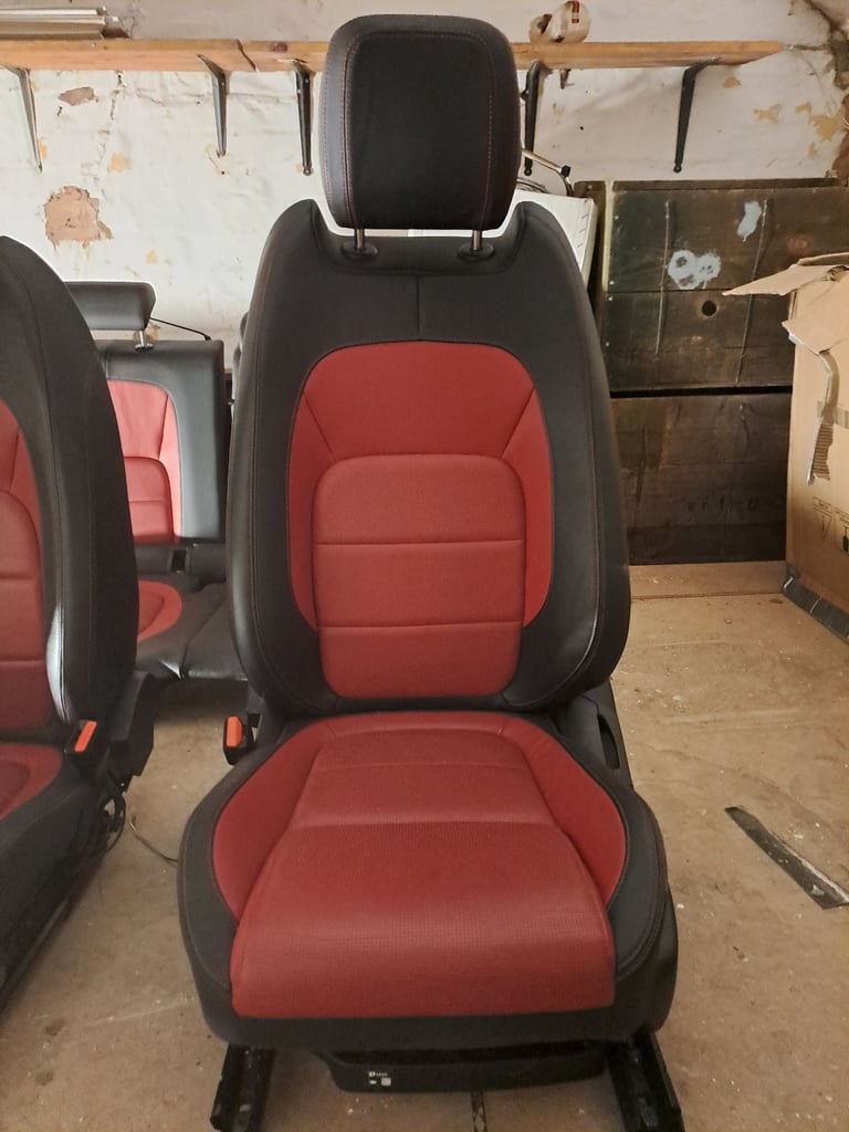 Jaguar xf front and back seats red and black leather in very good condition 