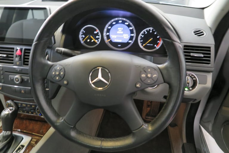  MERCEDES C CLASS V6,LOW MILEAGE WITH F.S.H.NATIONWIDE DELIVERY AVAILABLE