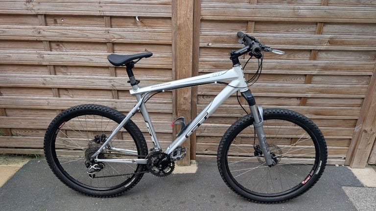 image for GT Avalanche 1.0 Mountain Bike MTB - Large Frame