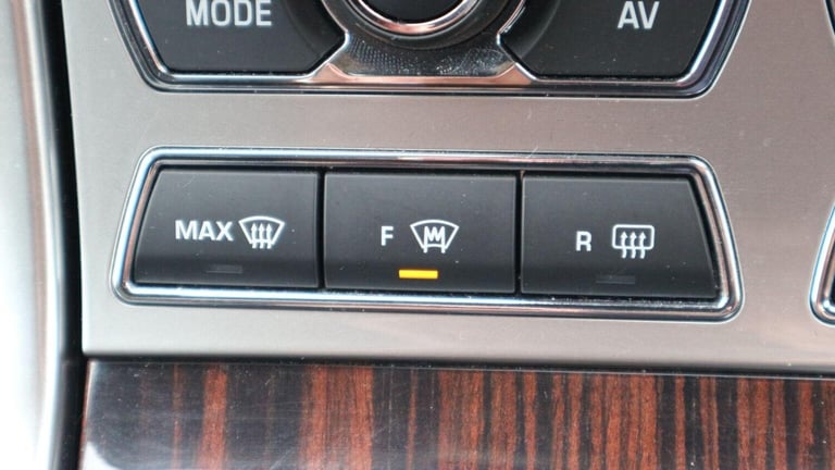 JAGUAR XF 2.2d Portfolio Sportbrake Auto Euro 5 (s/s) 5dr 2015