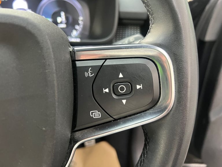 2022 Volvo XC40 1.5h T5 Twin Engine Recharge 10.7kWh R-Design SUV 5dr Petrol Plug-in Hybrid ESTAT...