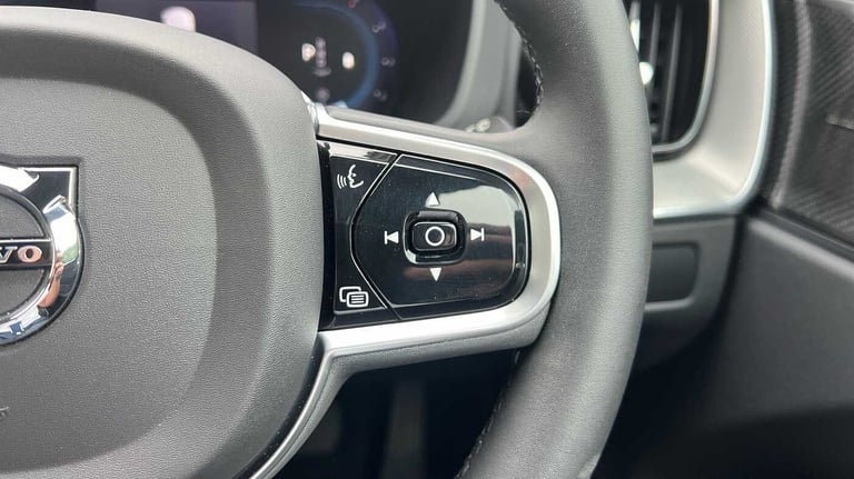 2022 Volvo XC60 2.0 B4D Plus Dark 5dr AWD Geartronic SUV Diesel Automatic