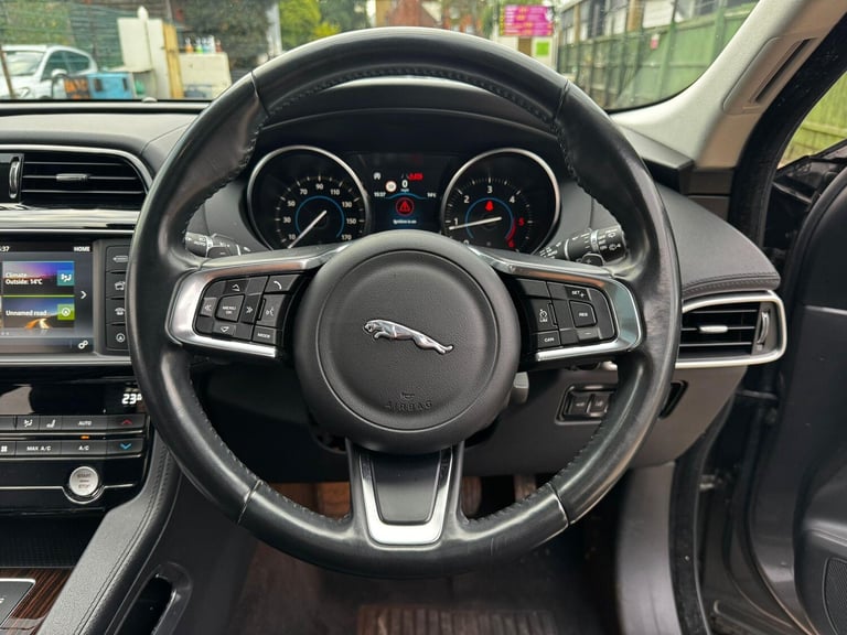 2017 Jaguar F-Pace 2.0d Portfolio 5dr Auto AWD ESTATE DIESEL Automatic