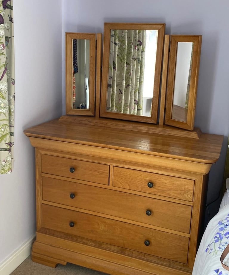 Willis & Gambier large solid oak chest of 5 drawers bedside table sideboard dresser & mirror Ex cond