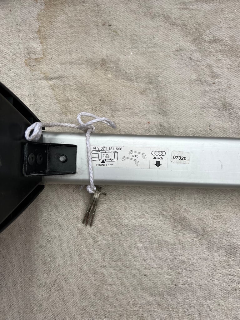 Genuine Audi A6 roof bars.  Ref: 4F9 071 151 666