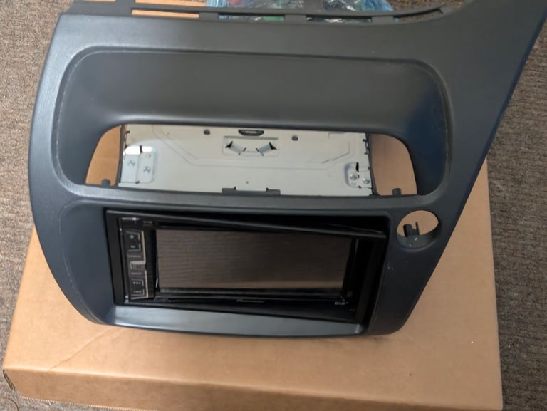 Pioneer Avh-X490dab + Honda Civic 8th Gen 2006-2011 Double DIN Fascia & Cable