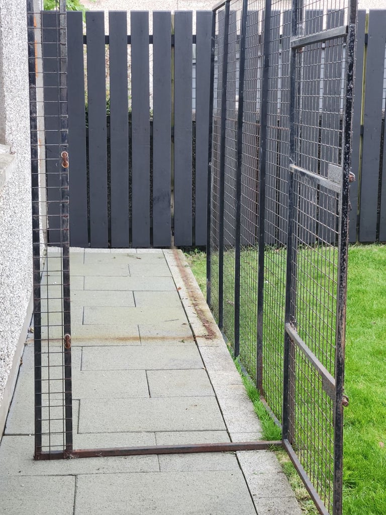 Metal Dog Run