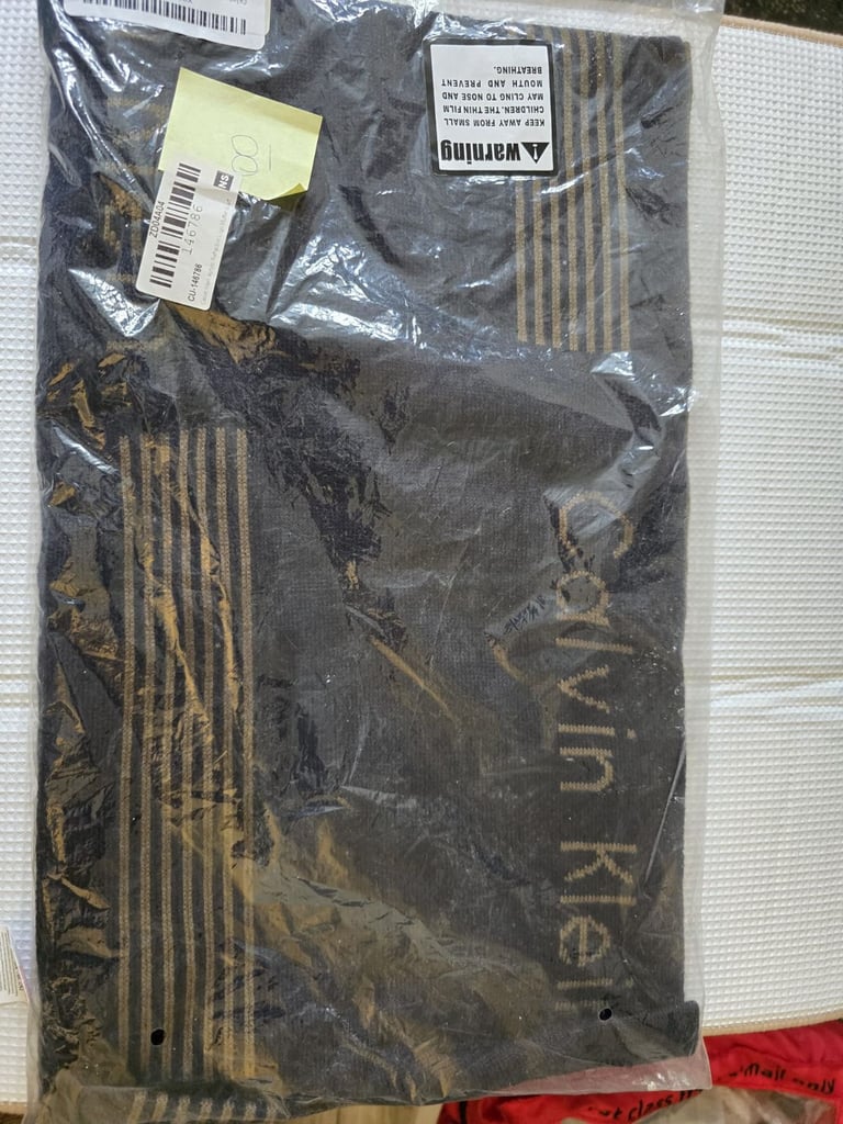 Mens Calvin klein scarve