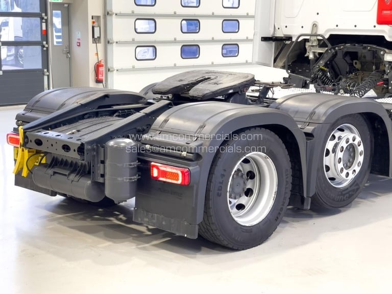 Mercedes-Benz Actros 2548 Gigaspace. 6x2 Midlift, Sliding Fifth Wheel Rear-Mount