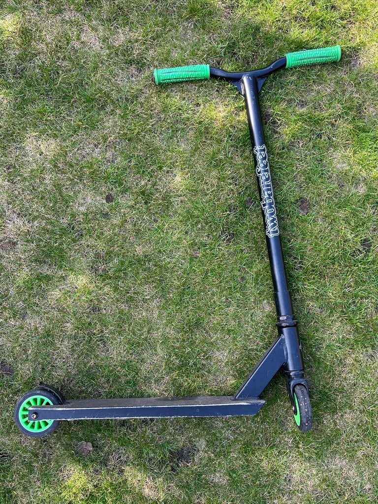 image for Two Bare Feet Stunt Scooter