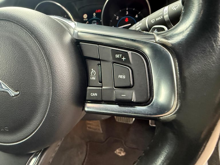 2017 Jaguar XF 2.0d R-Sport Auto Euro 6 (s/s) 4dr SALOON Diesel Automatic