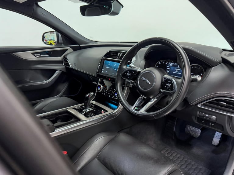2022 Jaguar XE 2.0 D200 MHEV R-Dynamic SE Saloon 4dr Diesel Auto Euro 6 (s/s) (204 ps) SALOON Die...