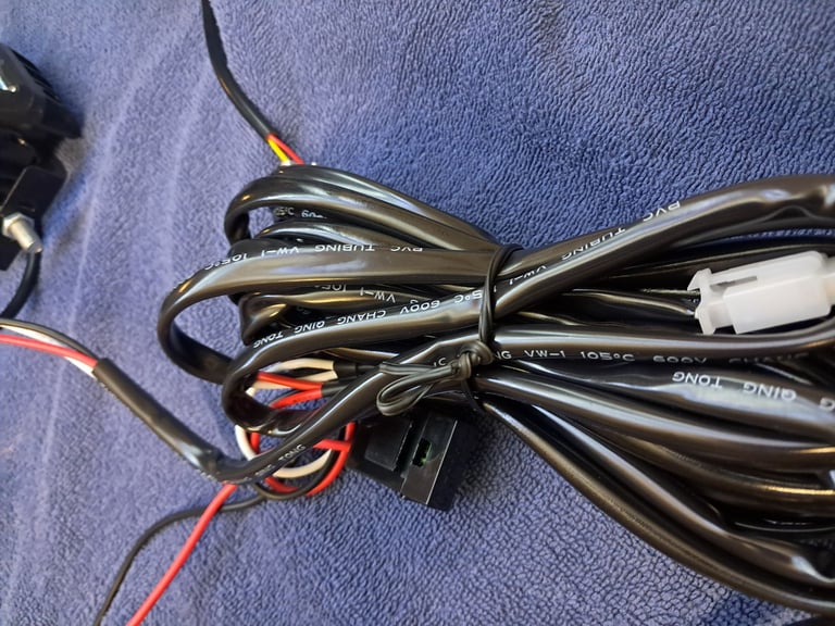 White and amder flashing lights with wiring loom 