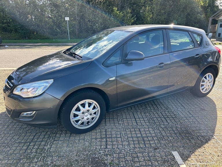 Vauxhall, ASTRA, Hatchback, 2012, Manual, 1398 (cc),5 doors - Image 2