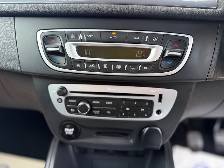 2016 Renault Megane 1.5 dCi Dynamique Nav 5dr HATCHBACK Diesel Manual