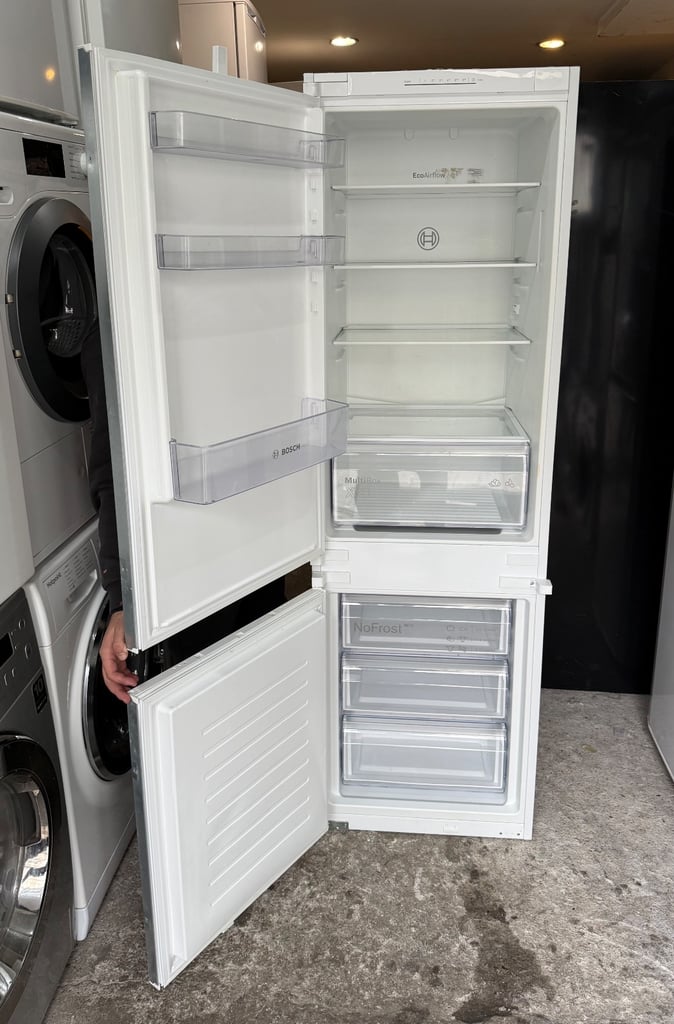 image for BOSCH FD0301 BUILT IN NICE FRIDGE & FREEZER WITH WARRANTY 