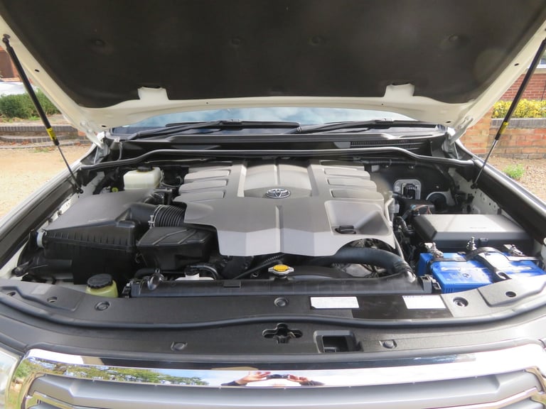 2014 Toyota Landcruiser Amazon ZX 4.6 V8 Petrol 8 Seater 4x4 Petrol Automatic