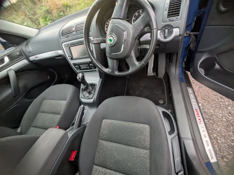 Skoda, OCTAVIA SCOUT, 4X4 Estate, 2011, Manual, 1968 (cc), 5 doors