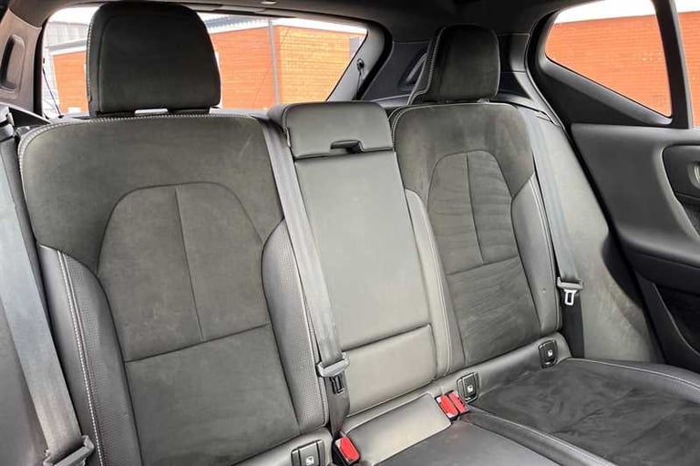2020 Volvo XC40 1.5h T5 Twin Engine Recharge 10.7kWh R-Design Pro SUV 5dr Petrol Plug-in Hy SUV H...