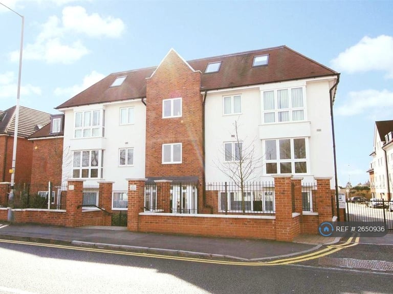 image for 2 bedroom flat in Piccadilly House, Ruislip, HA4 (2 bed) (#2650936)