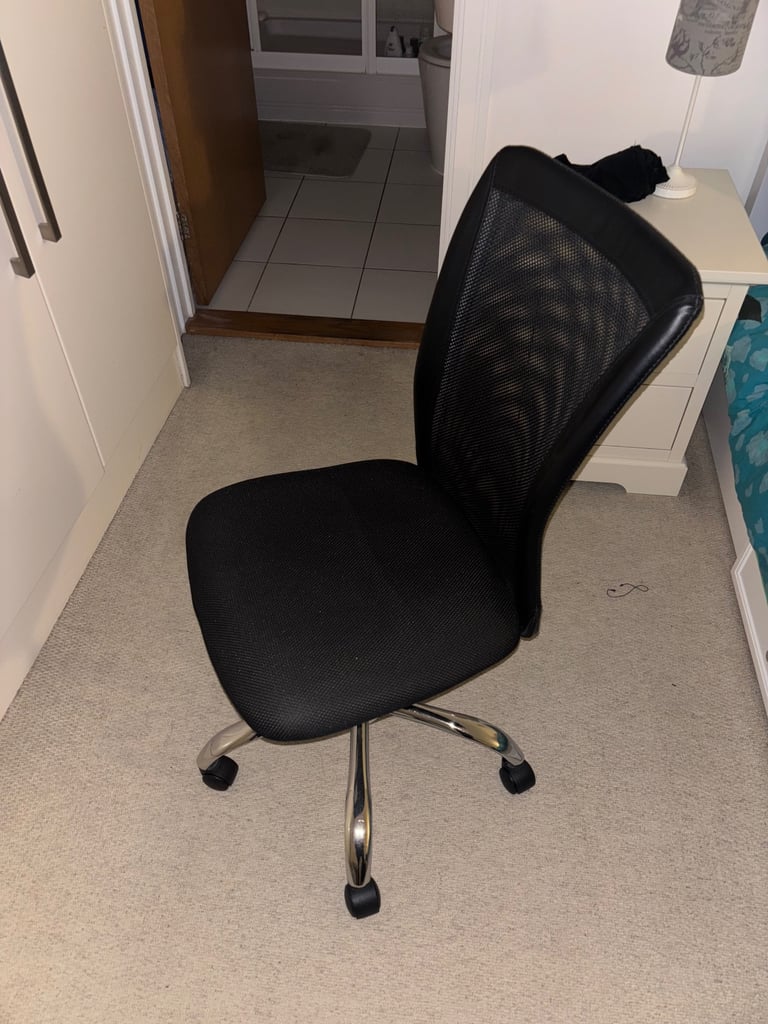 image for Desk chair with wheels 