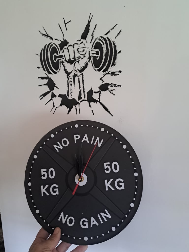 Bodybuilding clock, no pain no gain, sweeping second hand