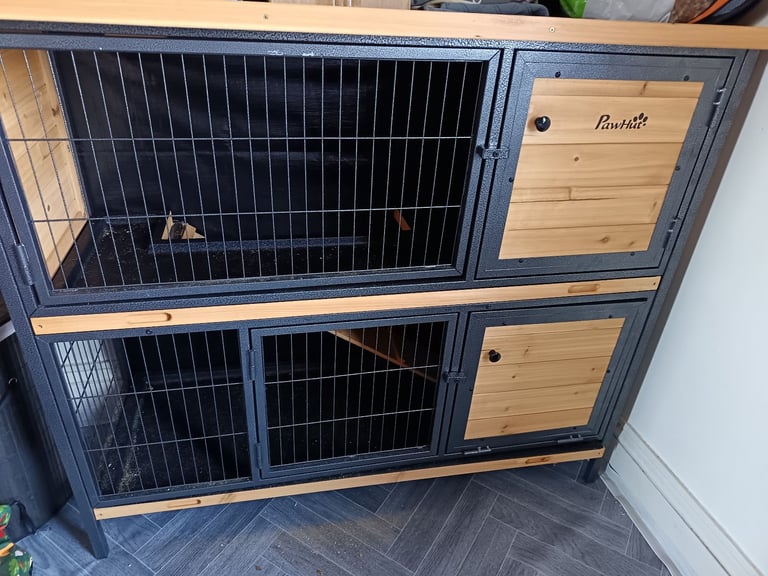 Pawhut hutch for rabbits/ferrets/guinea pigs 