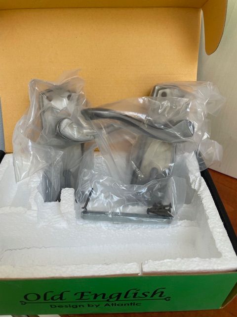 Atlantic Old English Warwick Key Lever on Backplate