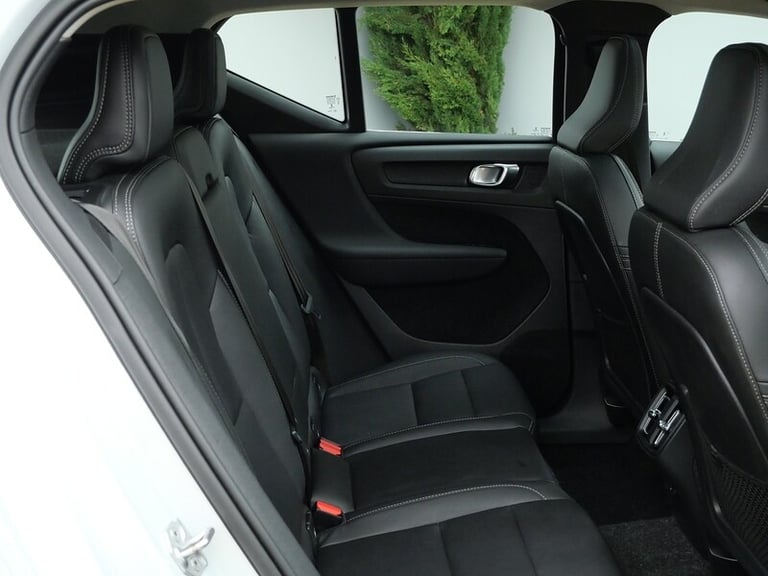 2020 Volvo XC40 2.0 B4P Inscription Pro 5dr Auto ESTATE PETROL Automatic