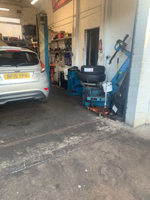 Workshop Service Bay Fully Equipped On Busy Main Road Burntisland