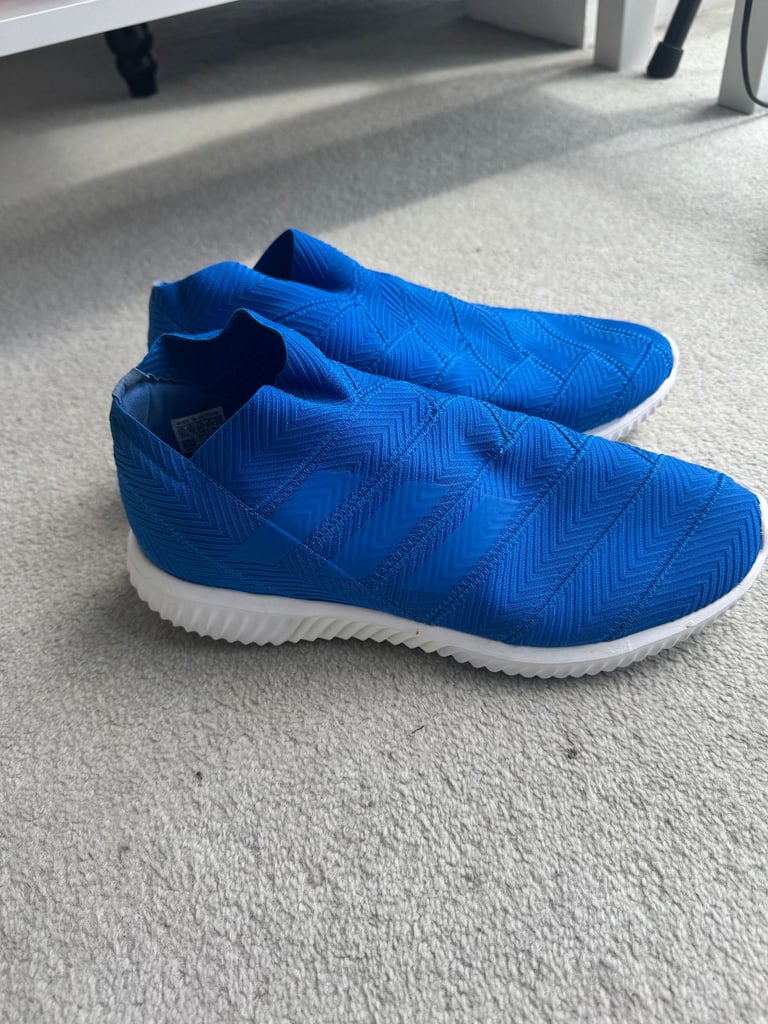 image for Adidas Mans trainers no laces 