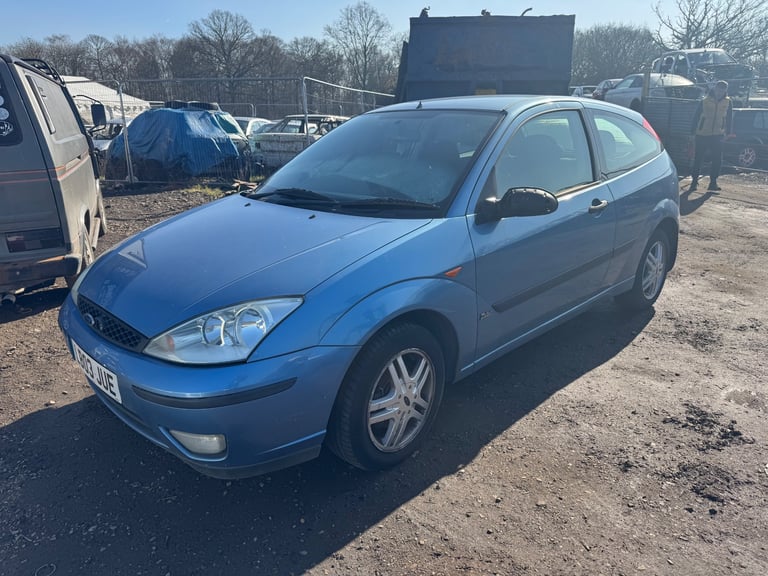 Ford focus mk1 2 door 1.8 petrol 2003 blue BREAKING FOR PARTS 