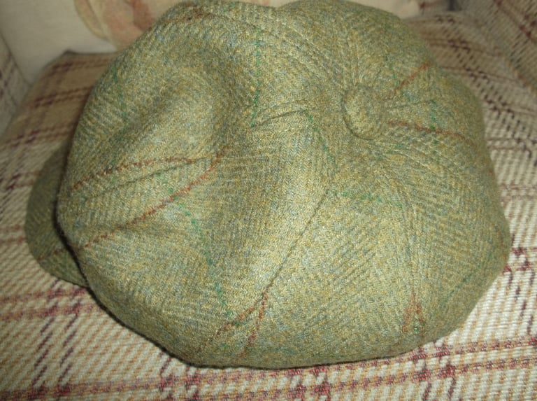 Ladies Hawkins Country Collection Lovat Green Tweed Check Bakers Boy Cap Size 7  57 cms.