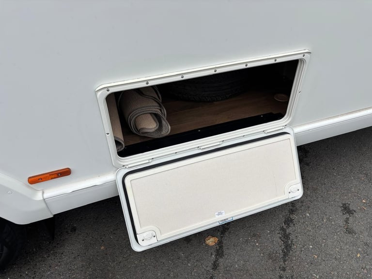 2016 SWIFT CONQUEROR 645, ISLAND BED, TALL FRIDGE, ALDE, SOLAR