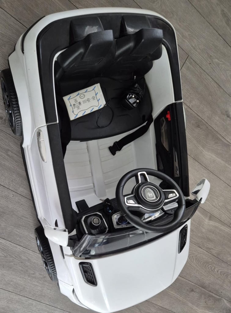 image for Children’s 12v ride in car