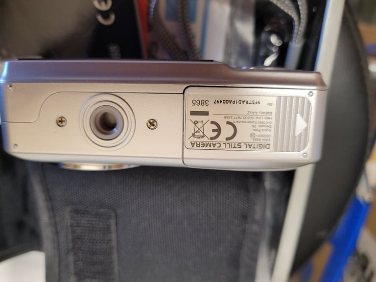 Traveler DC-6900 Digital Camera 