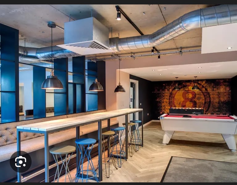 BRONZE STUDIO AVAILABLE RIVERSIDE QUAY STIRLING