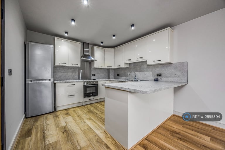 2 bedroom flat in Weevil Lane, Gosport, PO12 (2 bed) (#2655894)