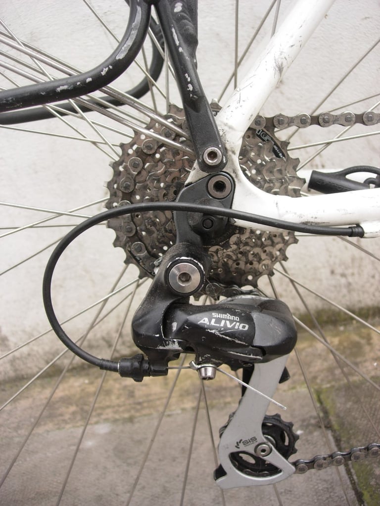 Electric Bike/ Hybrid/ Commuter Bike by Specialized, White, Medium, JUST SERVICED/ CHEAP PRICE!!!