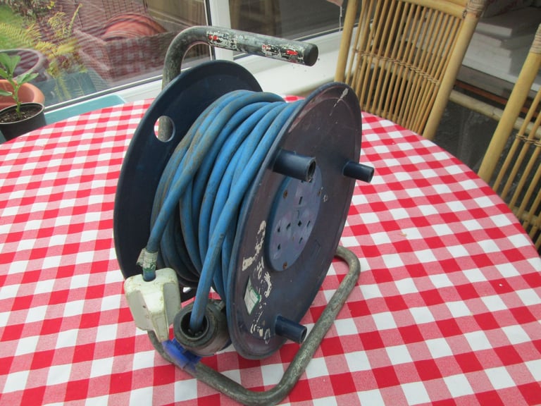 Outdoor Event Heavy Duty Artic Cable Waterproof Extension Lead commando 13 + 16 amp to 13 amp reel