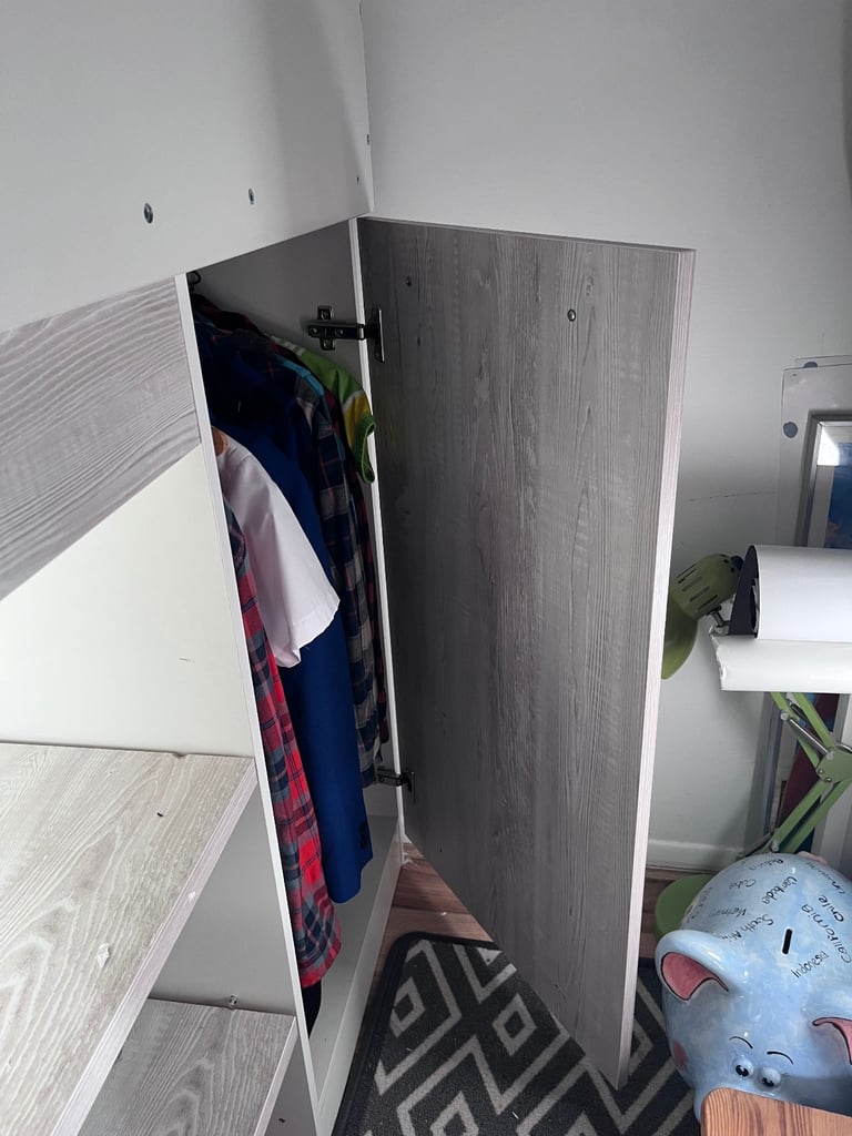 Cabin bed with desk 