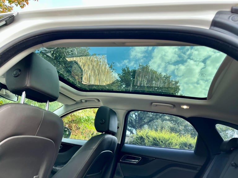 JAGUAR F-PACE 2.0 D180 Portfolio 2016