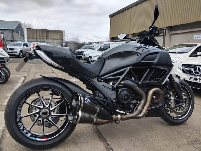 2011 61 DUCATI DIAVEL CARBON 1198 PERFORMANCE NAKED CRUISER MUSCLE 1200 HPI CLEA