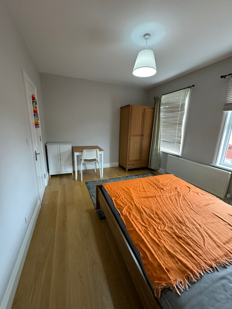 BEAUTIFUL LARGE STUDIO AVAILABLE FOR RENT IN FELTHAM
