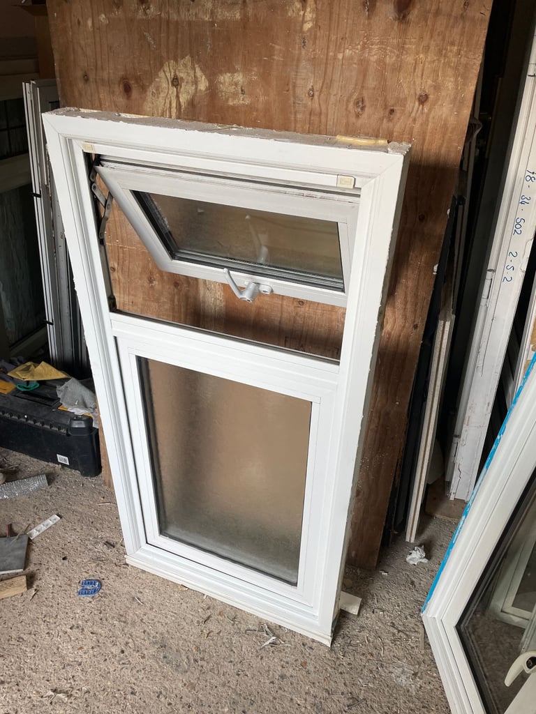 H 117.5 x W 60 cm - BEAUTIFUL MODERN INSULATED ALUMINUM WINDOW - OBSCURE GLASS BATHROOM (REF: SJ420)