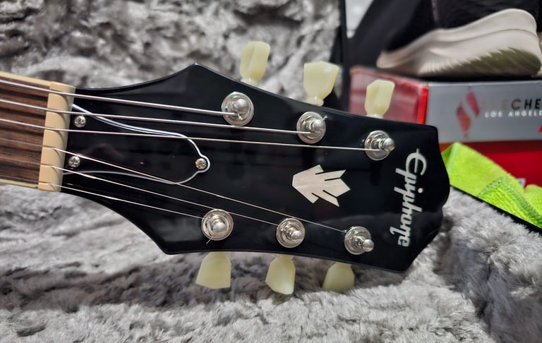 Epiphone ES-335 Semi-Hollow in Blueberry burst